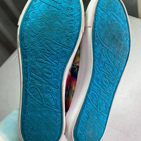 Blowfish Tie-Dye Sneakers with White Accents - Picture 6 of 6